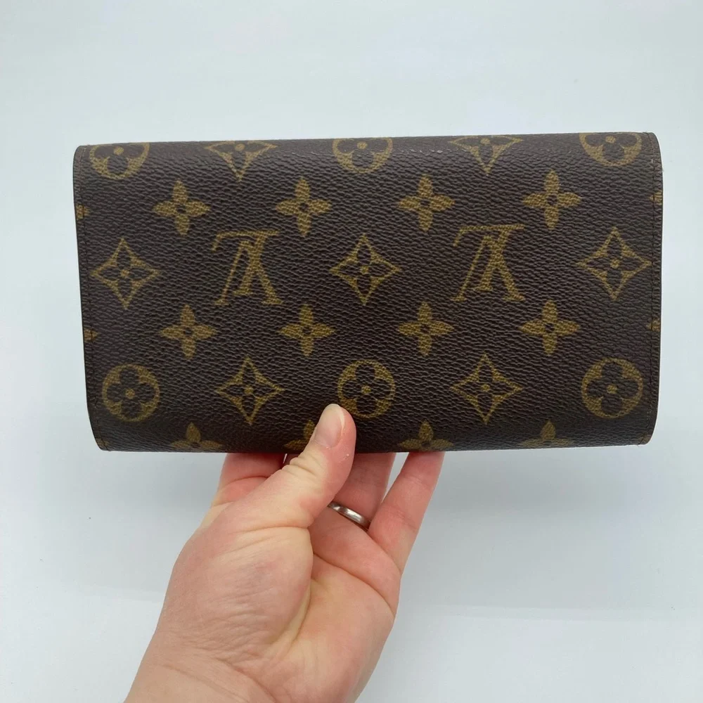 LOUIS VUITTON MONOGRAM INTERNATIONAL WALLET
